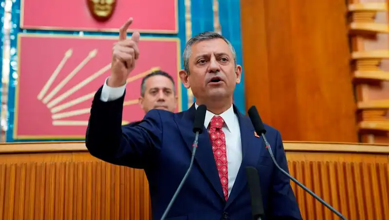 Özgür Özel'den İBB Soruşturmasına Sert Tepki: "Hukuk Dışında Bir Uygulama!"