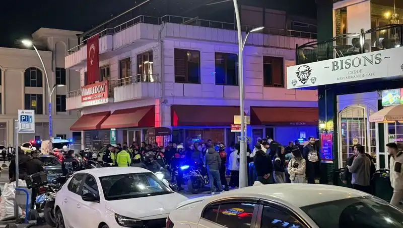 Kafe Önünde Havaya Ateş Açtı, İşletme Sahibi Yaralandı
