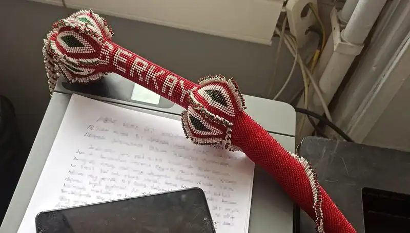 Kırbaçlı Saldırganlardan Kaçmak İçin Ölümü Göze Alan Kahraman!