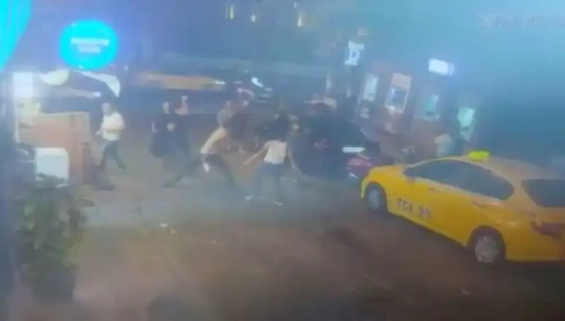 Beyoğlu'nda Laf Atma Kavgası Kanlı Bitti: Olayın Ayrıntıları Ortaya Çıktı
