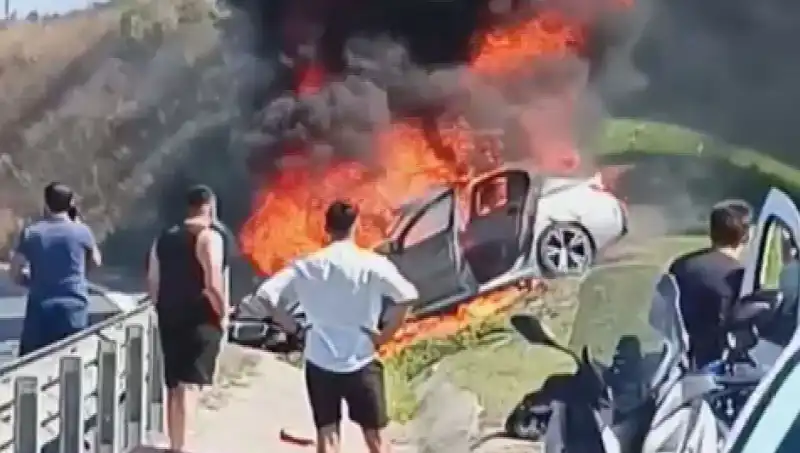 TEM Otoyolu'nda Korkunç Kaza: Otomobil Alev Alev Yandı