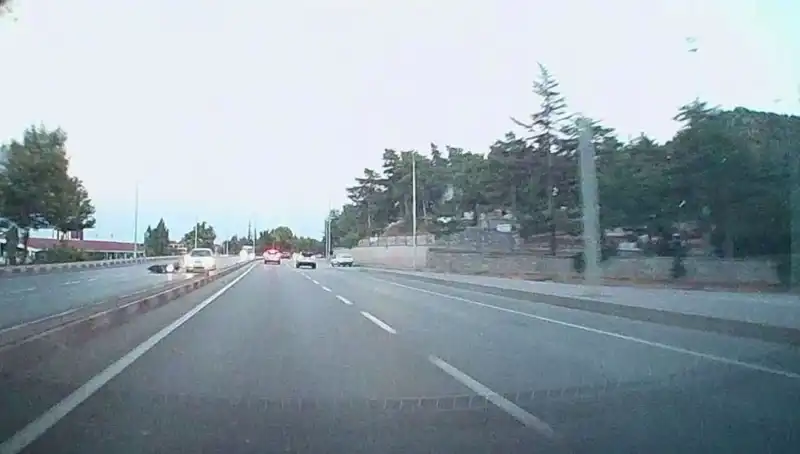 Otomobil ile Motosiklet Çarpıştı: Kaza Anının Detayları ve Yaralı Hastaneye Kaldırıldı