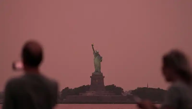 Kanada Yangınlarının Dumanı, New York'ta Görülmemiş Bir Manzara Oluşturdu