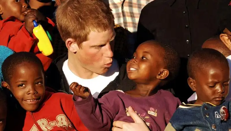 Prens Harry, 20 Yıl Önce Kurduğu Afrika'daki Kuruluştan İstifa Etti