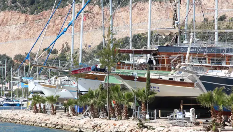 Kaş'ta Gezi Tekneleri, Yaz Sezonuna Hazırlık İçin Gün Sayıyor