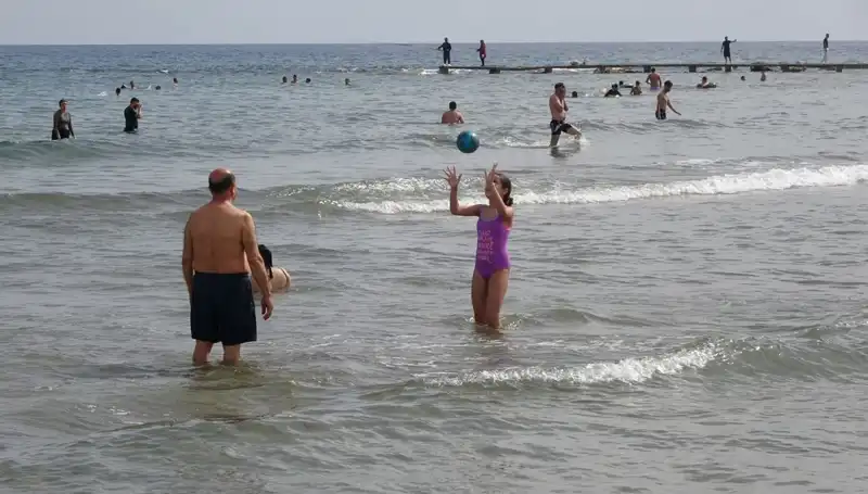 Sıcak Hava Dalgası İle Yaz Erken Geldi: Deniz Keyfi Başladı!