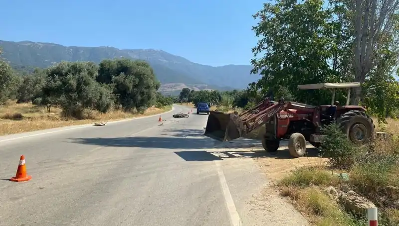 İzmir'de Motosiklet Kazası: Sürücü Hastaneye Kaldırıldı, Durumu Ciddiyetini Koruyor