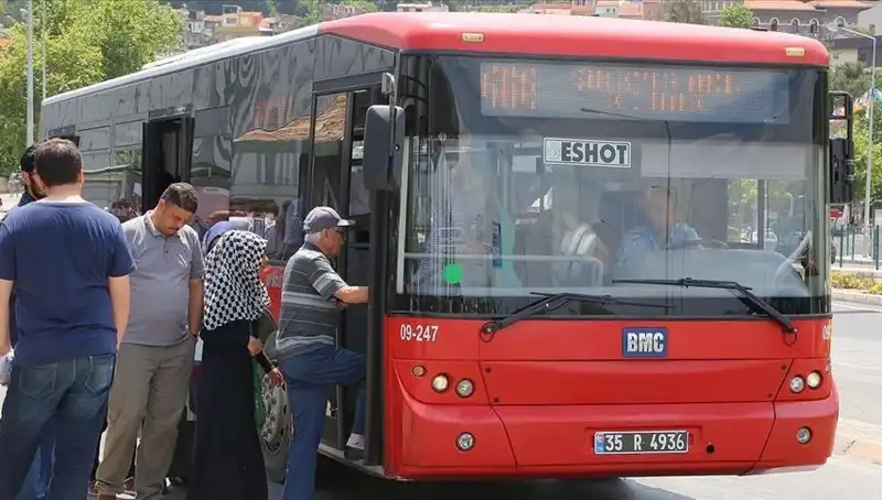 İzmir’de Öğrenci İndirimine 30 Yaş Sınırı Getirildi: Ceza Veren Uygulama Başlıyor!
