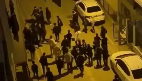 Esenyurt'ta Sopalı Mahalle Baskını: Gençler Arasında Çatışma Büyüdü