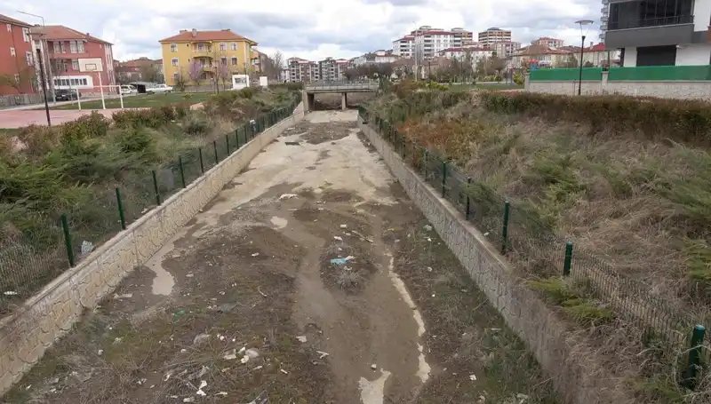 Coşkun Nehirde Kuraklık Tehlikesi: Su Kaynakları Tehlikede!